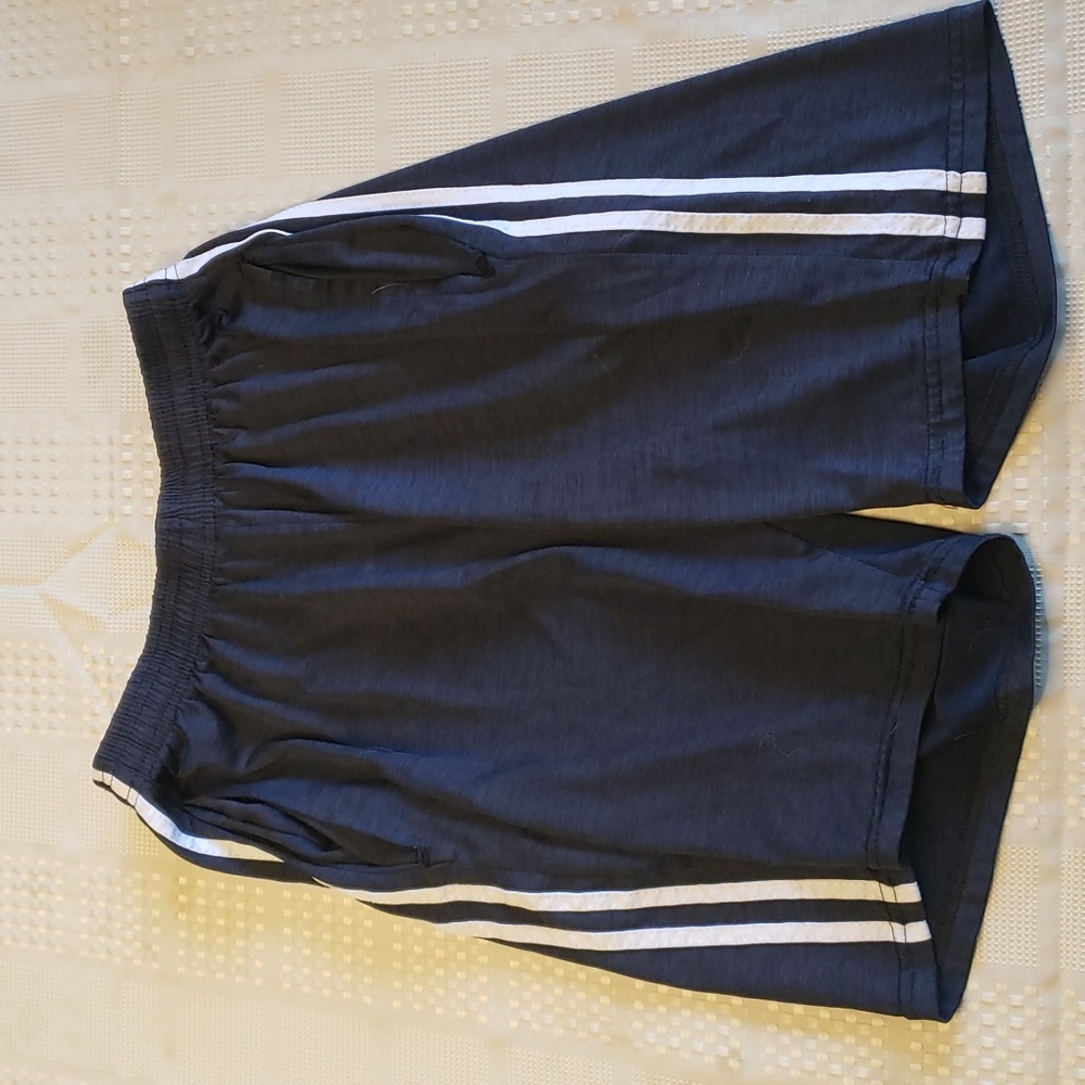 Real Essentials Shorts Men's Small